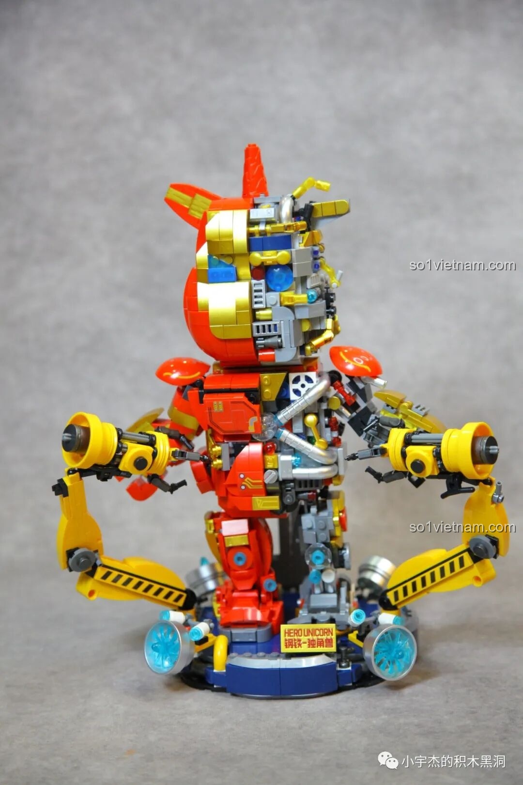 Cận cảnh chi tiết phần đầu cơ khí của robot ZHEGAO GZ8008, thể hiện sự phức tạp trong thiết kế.