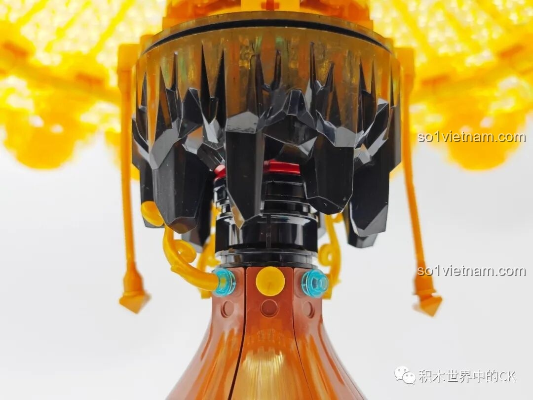 Cận cảnh bộ đèn LED được lắp đặt bên trong chao đèn của bộ Đèn Bàn Cổ Điển ZHEGAO 00398, là 