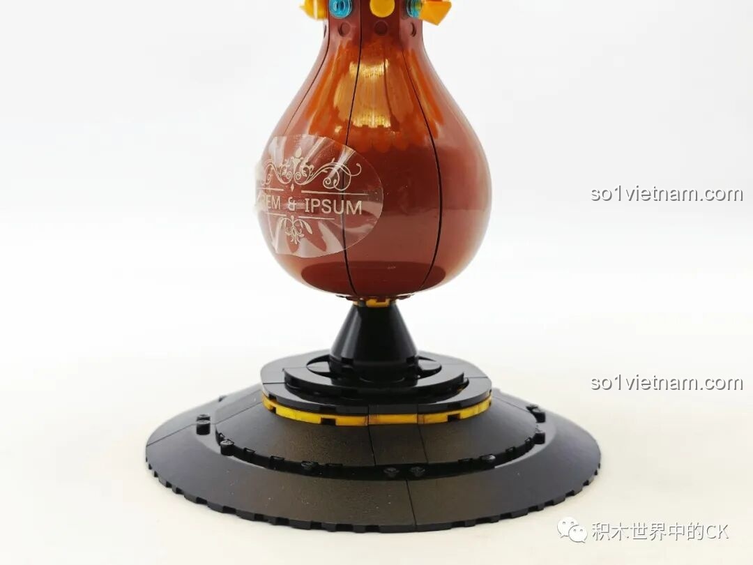 Cận cảnh họa tiết trên chao đèn của bộ Đèn Bàn Cổ Điển ZHEGAO 00398, với các mảnh ghép màu xanh ngọc và cam xen kẽ tạo hiệu ứng đẹp mắt.