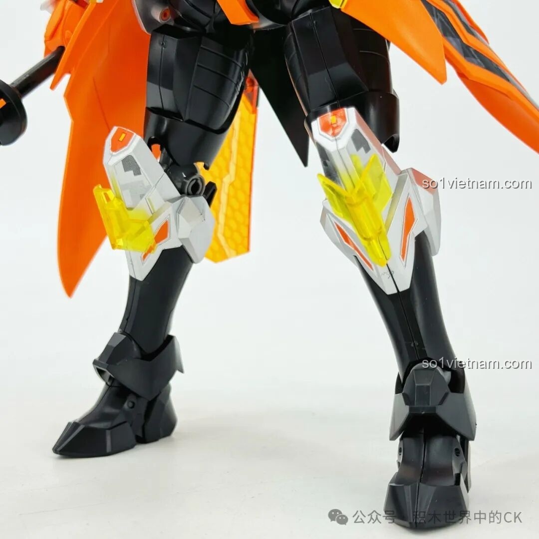 Cận cảnh khớp chân của mô hình Robot Triệu Vân Keeppley 78032, thể hiện khả năng cử động linh hoạt.