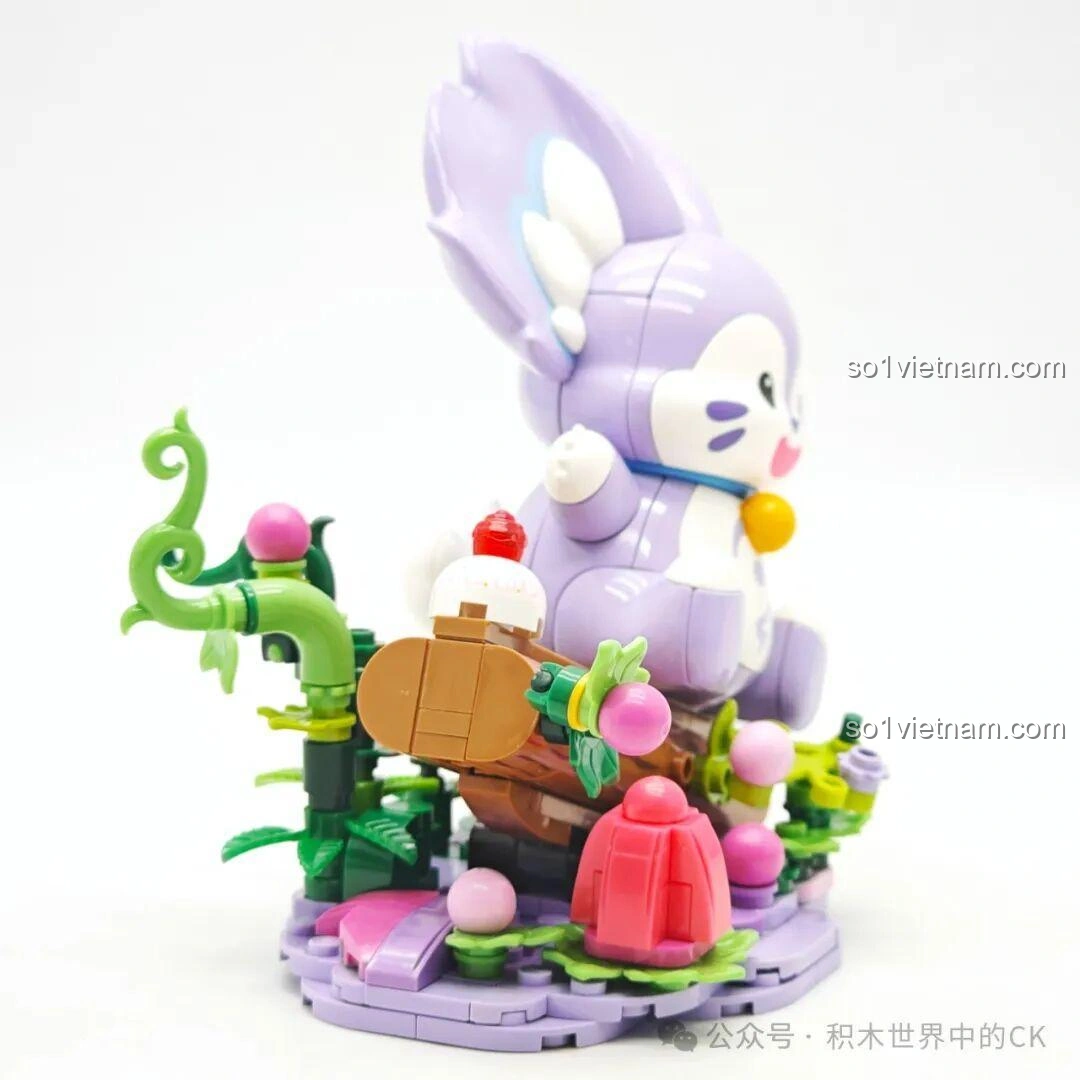 Cận cảnh khuôn mặt Mộng Kỳ trong bộ lắp ghép Keeppley K21109, với đôi mắt đen láy, má hồng và nụ cười tươi tắn, nhìn là muốn cưng nựng ngay lập tức.