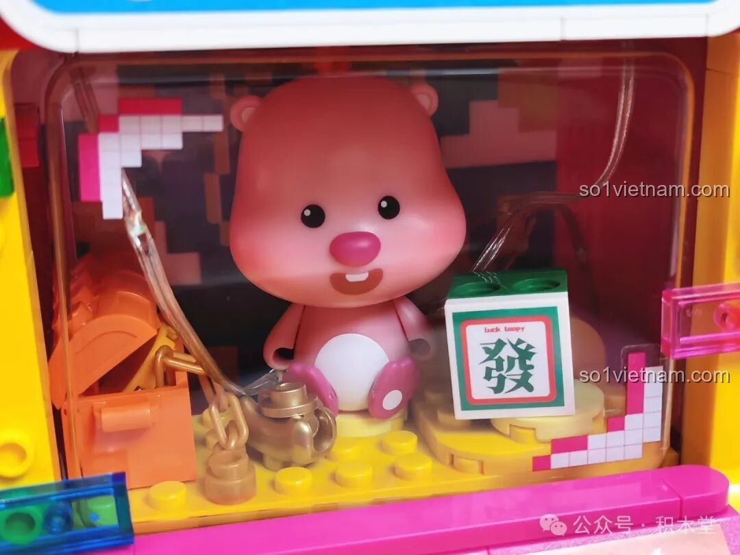 Cận cảnh logo Zanmang Loopy và các chi tiết trang trí trên mặt trước của máy game.