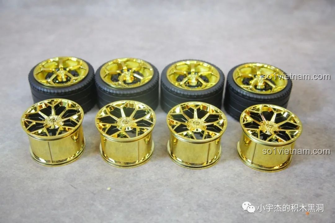 Cận cảnh bộ mâm xe mạ vàng của K-box 10520, lớp mạ bóng loáng và đều màu, thiết kế vô cùng tinh xảo.