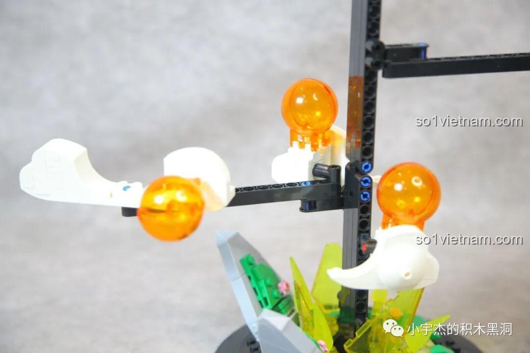 Cận cảnh chi tiết một viên ngọc rồng màu cam được bao bọc bởi đám mây trắng trên mô hình DK 5007.