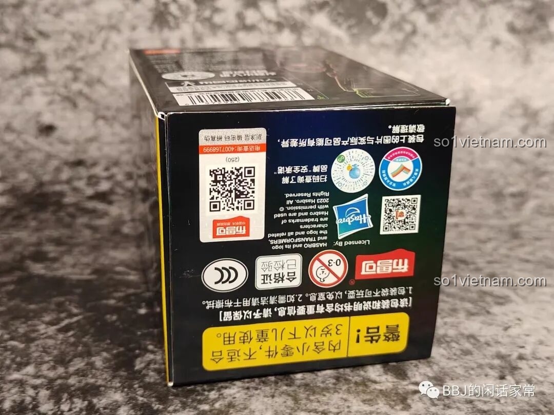 Cảnh báo an toàn trên hộp đồ chơi BLOKEES 71100, khuyến cáo sản phẩm không phù hợp cho trẻ em dưới 3 tuổi do có các chi tiết nhỏ.