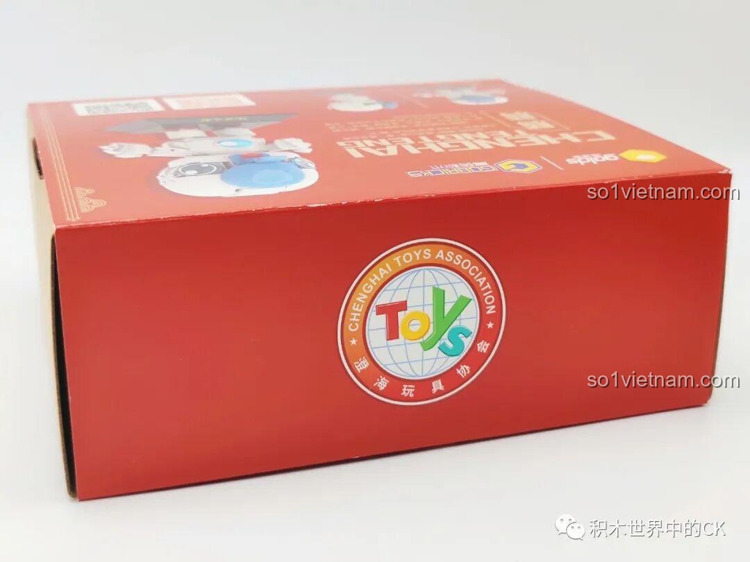 Cạnh bên của hộp đồ chơi lắp ráp Mô hình linh vật 998, thể hiện logo của Hiệp hội đồ chơi Trừng Hải.