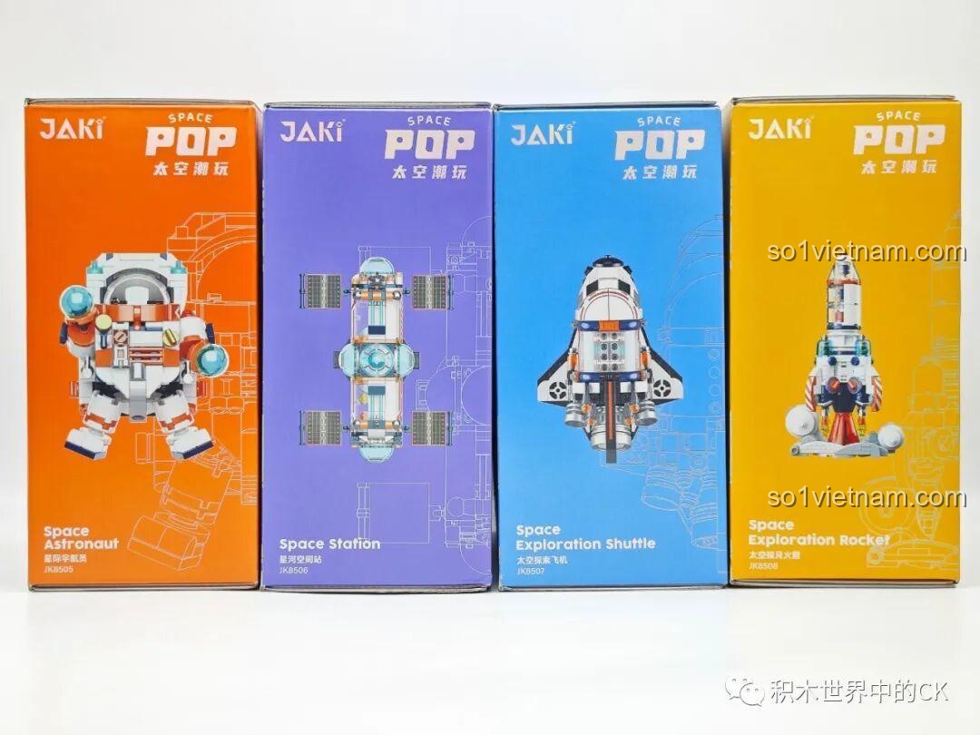 Cạnh bên của các hộp đồ chơi JAKI Space Pop với thiết kế đồ họa hiện đại, thể hiện hình ảnh mô hình bên trong.