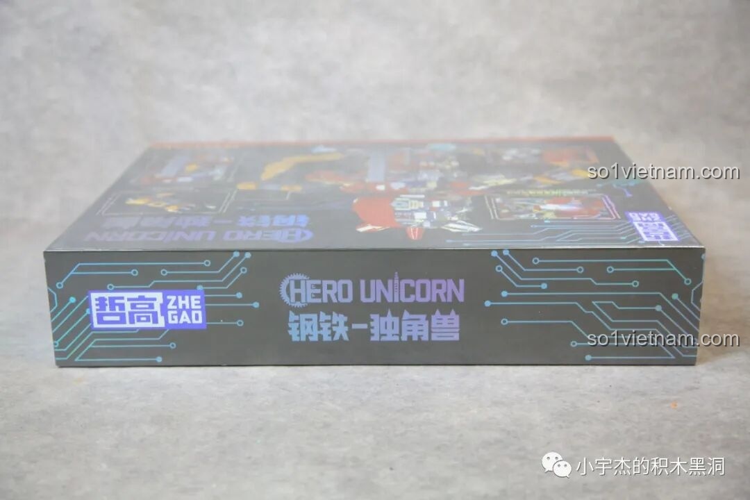 Cạnh bên của hộp bộ xếp hình Mecha Kỳ Lân Anh Hùng 8008 với tên sản phẩm và logo ZHEGAO nổi bật.