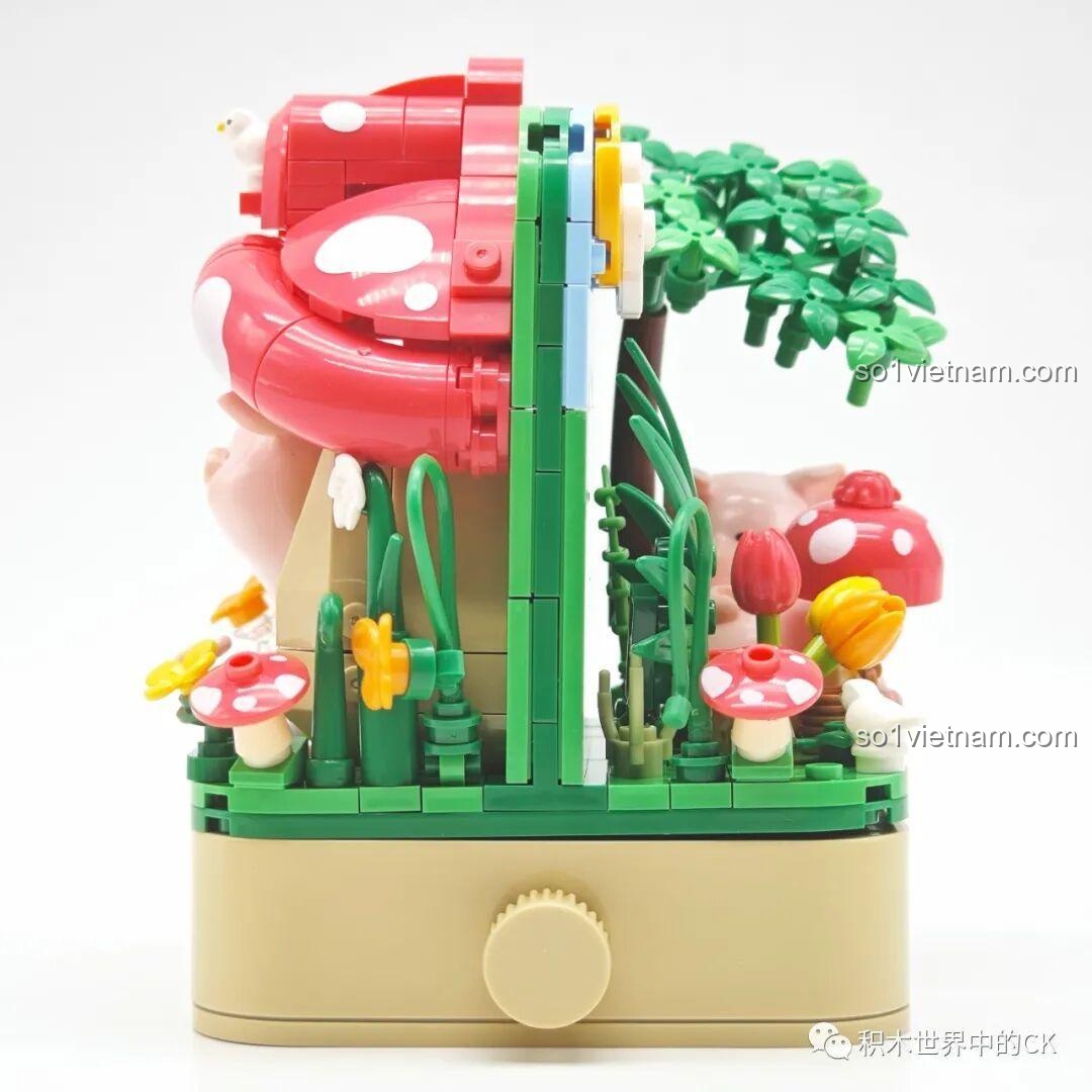 Cạnh bên của mô hình Sembo 608076, cho thấy cấu trúc hai mặt của bộ lắp ghép.