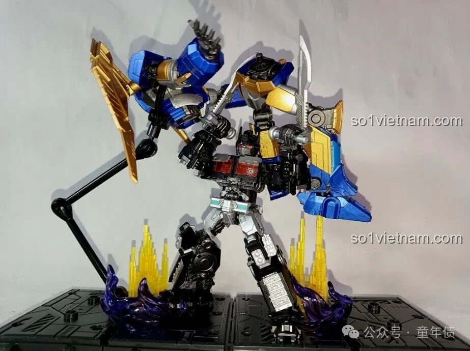 Dựng lại một cảnh chiến đấu hoành tráng với mô hình Sentinel Prime và các nhân vật Transformers khác.