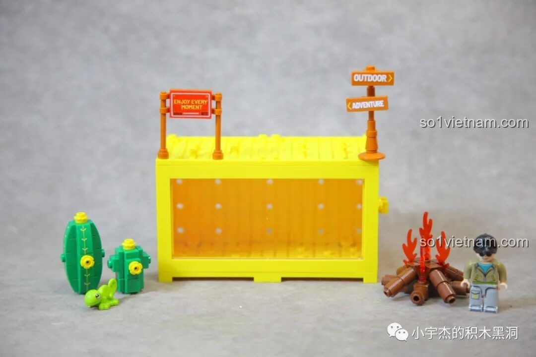Toàn cảnh mô hình dã ngoại của bộ Sembo 714509 với container, phụ kiện và minifigure.
