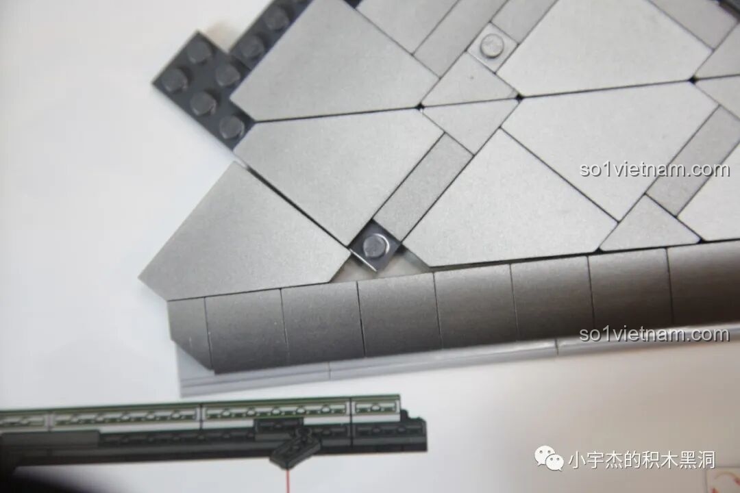 Cận cảnh phần cánh tà của Sluban J-20 M38-B1187 Tiêm Kích Tàng Hình không khớp với vị trí được chỉ định trong sách hướng dẫn.