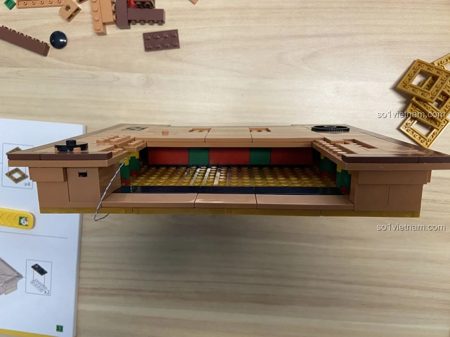 Cận cảnh cấu trúc bên trong phần đế của mô hình Pinocchio Wekki 506186, cho thấy sự chắc chắn.