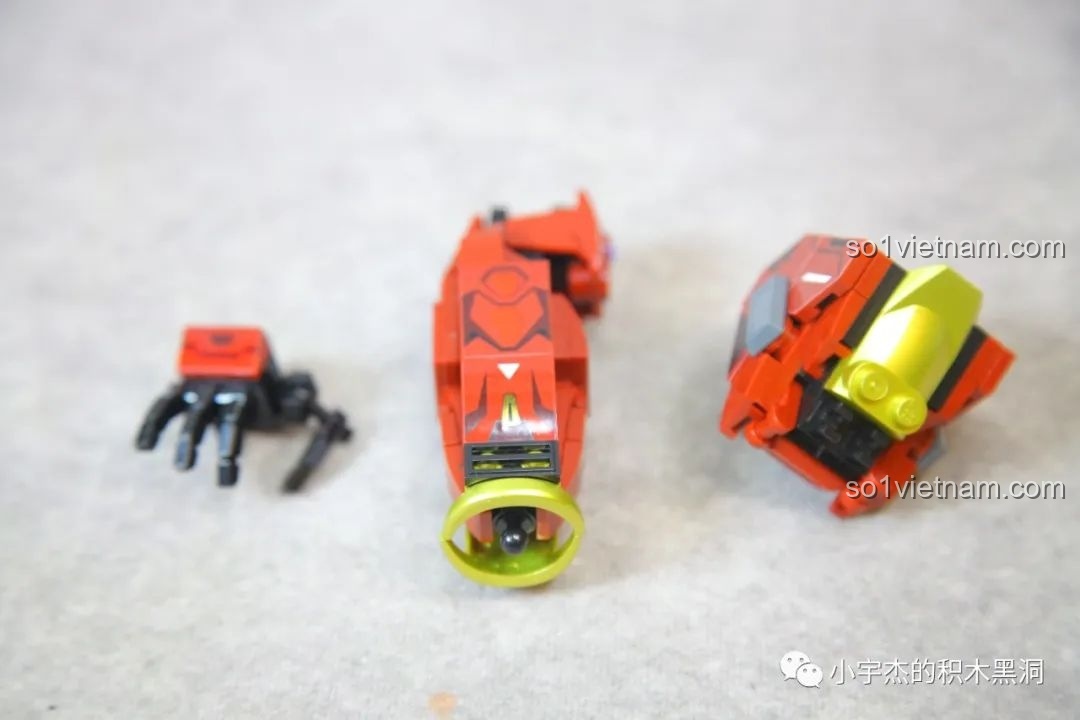 Cấu trúc giáp vai của Cơ Giáp Sĩ Kai Sluban M38-B1183, gồm 6 mảnh giáp nhỏ ghép lại, tạo hiệu ứng 