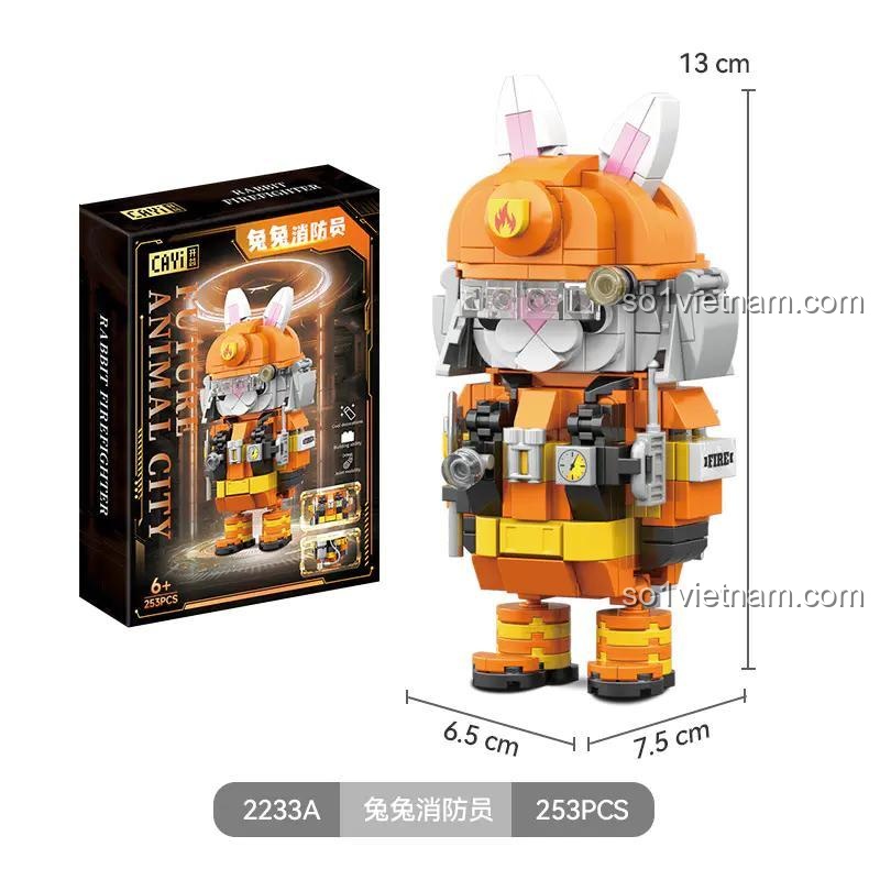 Hộp bộ xếp hình 2233A Thỏ Lính Cứu Hỏa CAYI, hiển thị kích thước mô hình và số mảnh ghép, phù hợp bé trai 6 tuổi