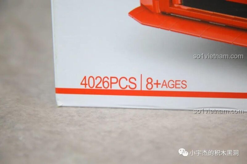 Chi tiết số mảnh ghép 4026 PCS và độ tuổi 8+ trên hộp bộ lắp ráp Xe đua Ferrari F40 CBOX.