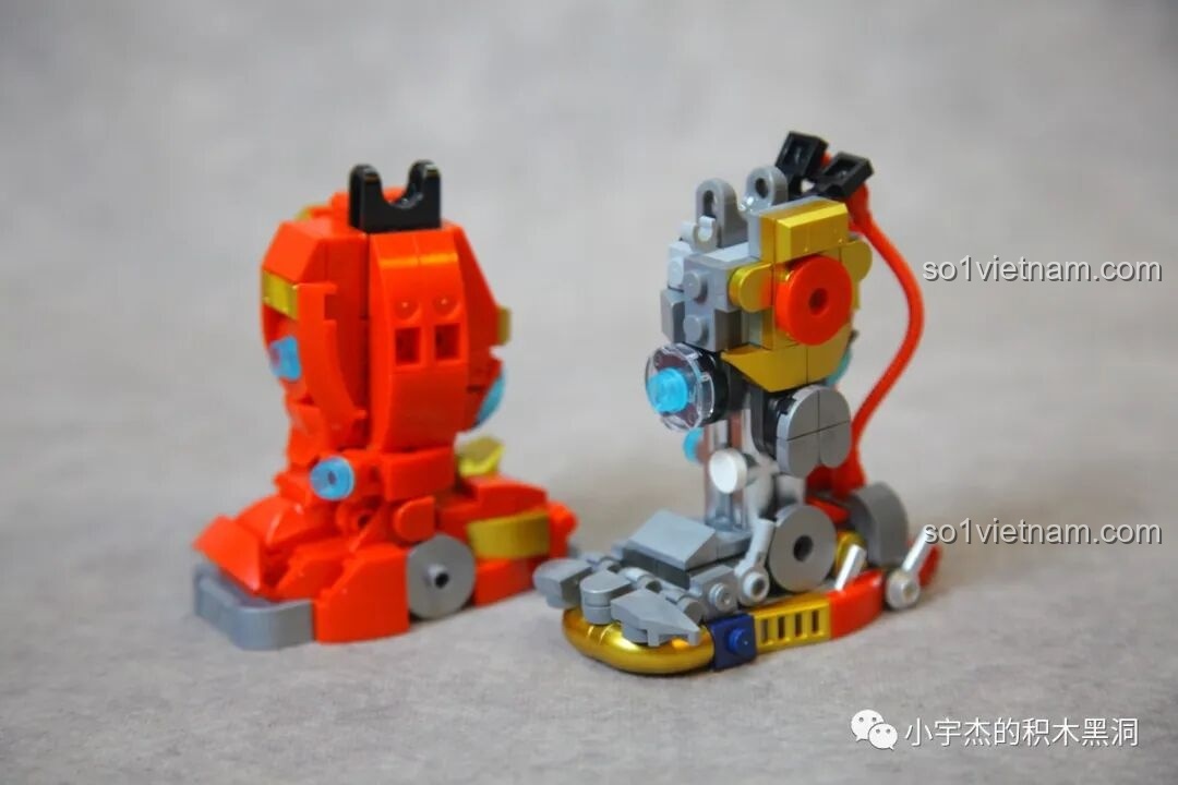 Hai chiếc chân của Robot Kỳ Lân Sắt ZHEGAO GZ8008 với thiết kế bất đối xứng: một bên giáp, một bên cơ khí.