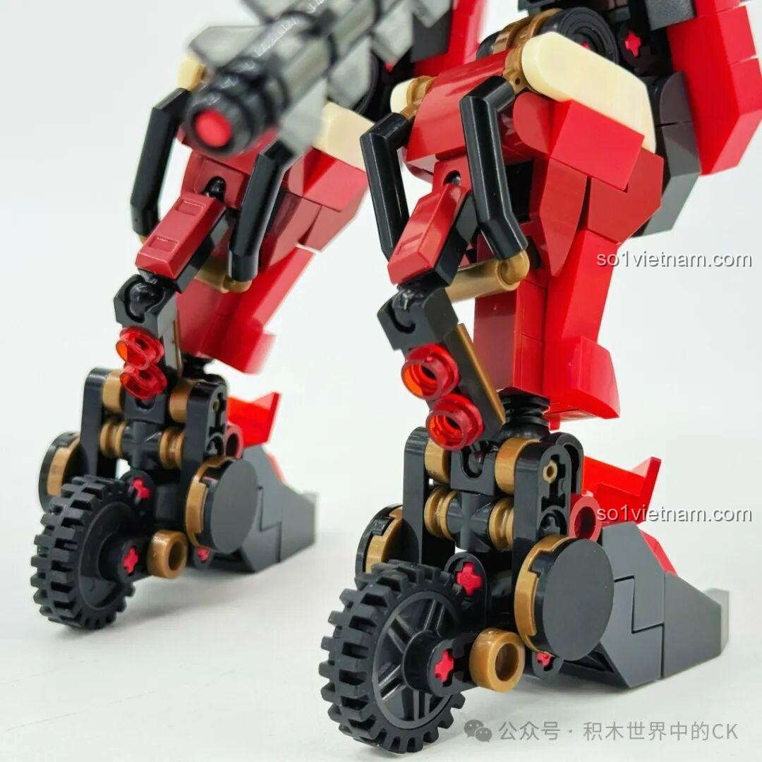 Cận cảnh bàn chân của robot Ma Lễ Thọ SEMBO 106007 với thiết kế chắc chắn.