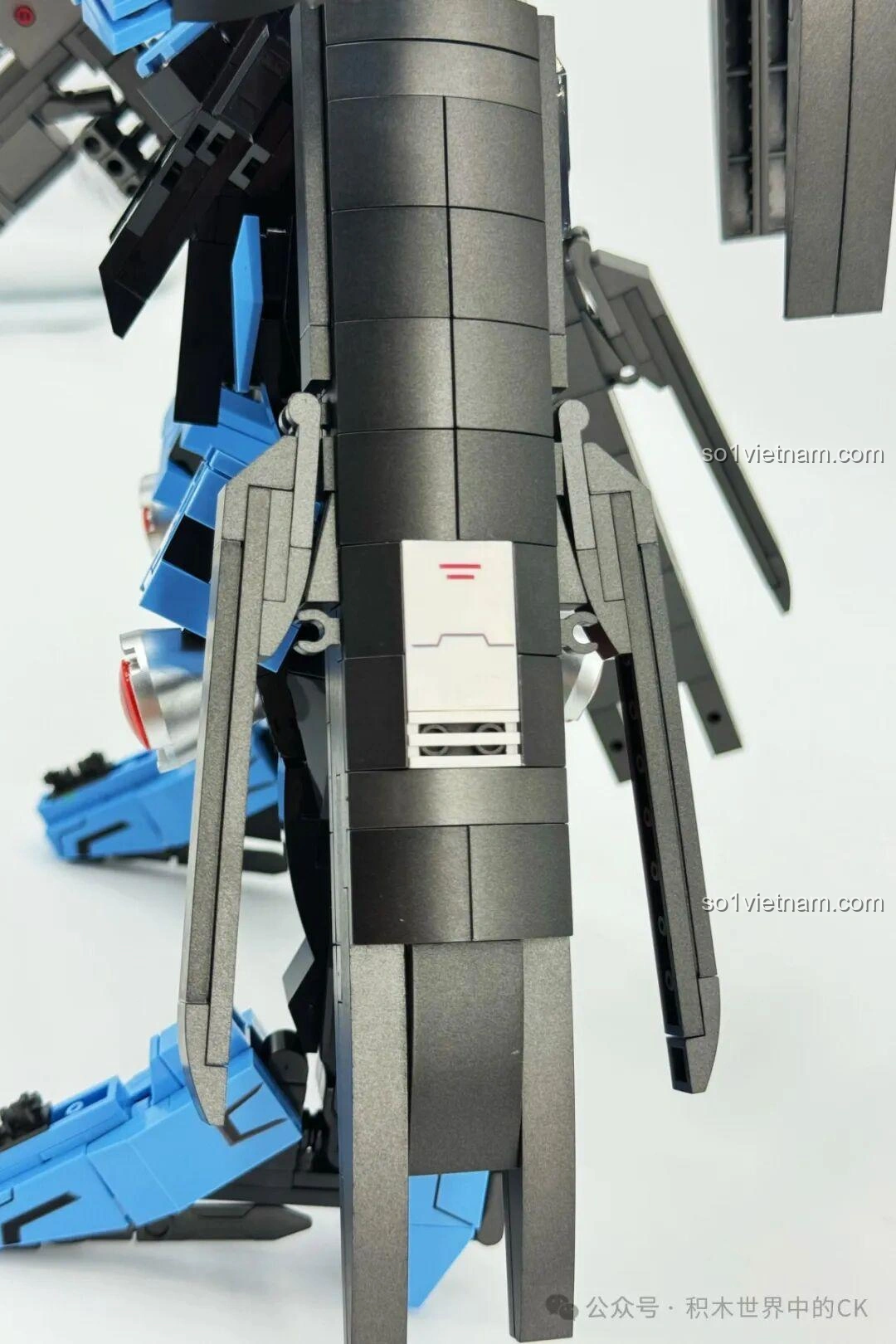 Cận cảnh bàn chân của Robot Vidar JIESTAR 58145, với thiết kế vững chãi và các chi tiết nhỏ.