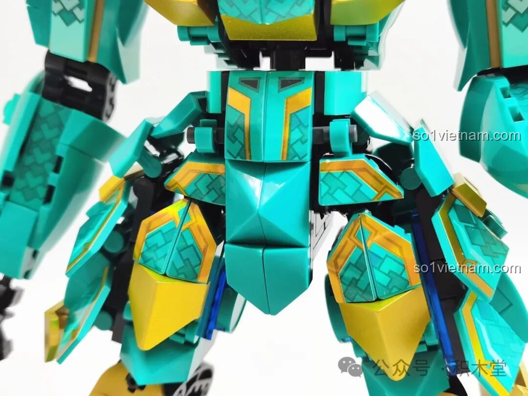 Cận cảnh phần bàn chân của Thanh Long Cơ Giáp M38-B1235, với các chi tiết giáp. Bộ đồ chơi Robot Rồng Xanh M38-B1235 giá bình dân.