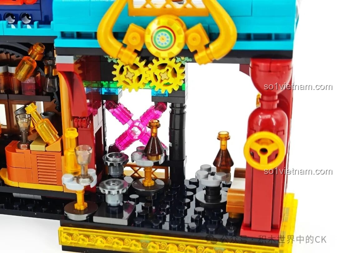 Chi tiết bàn ghế và các vật dụng trang trí trong khu vực khách ngồi của Quán Bar Steampunk ZHEGAO 958013.