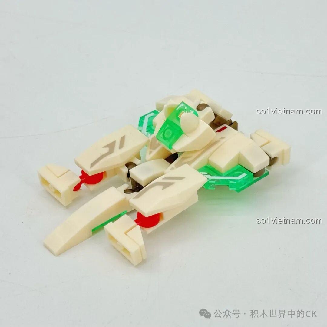 Cận cảnh bánh xe ở gót chân của robot Ma Lễ Thọ SEMBO 106007, một chi tiết thiết kế độc đáo.