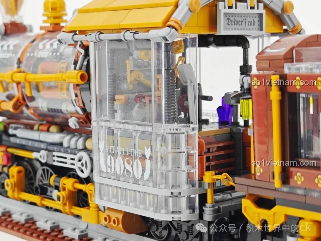 Chi tiết bên trong cabin lái của mô hình ZHEGAO 958016, bao gồm các cần gạt, đồng hồ và van điều khiển.