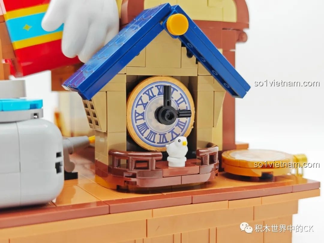 Chi tiết cuốn sách Pinocchio màu xanh trên đế mô hình Wekki 506186, với bìa sách được thiết kế cổ điển.