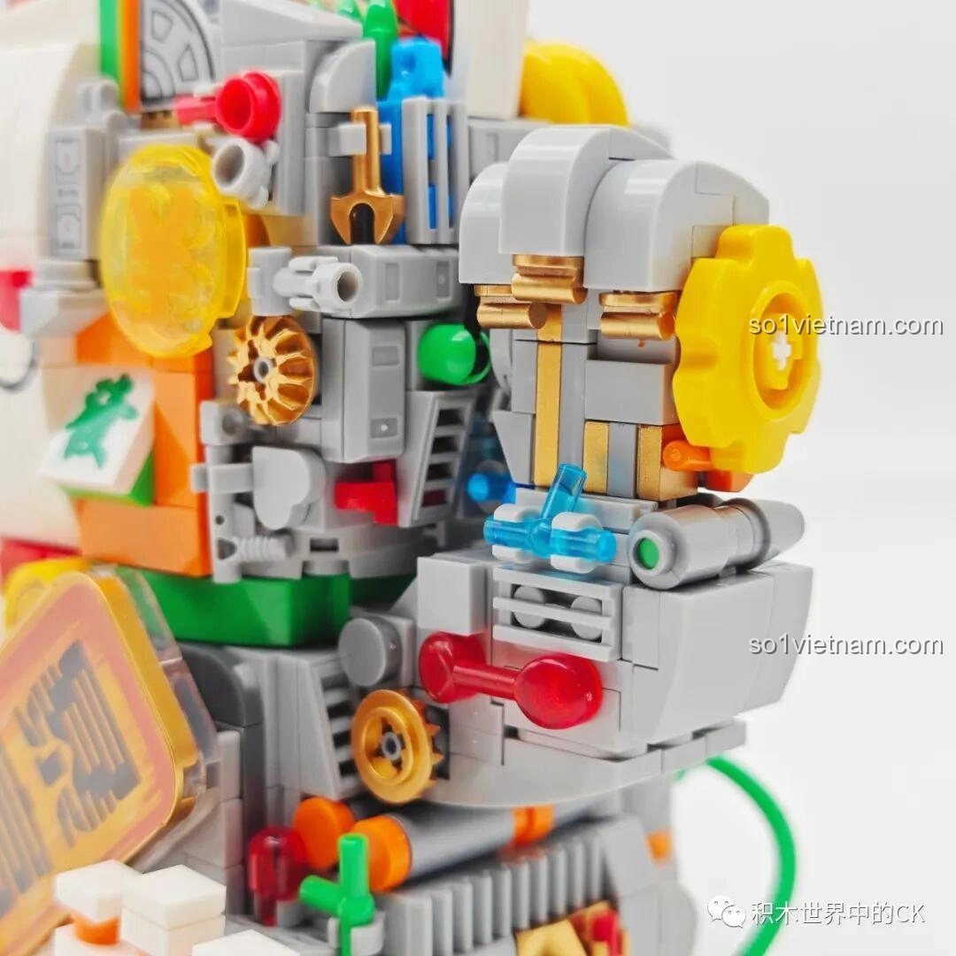 Cận cảnh chi tiết phần đầu cơ khí của Mèo Thần Tài Nửa Robot NiceBrick 200619, với nhiều mảnh ghép nhỏ tạo hình phức tạp, thể hiện sự khéo léo trong thiết kế.