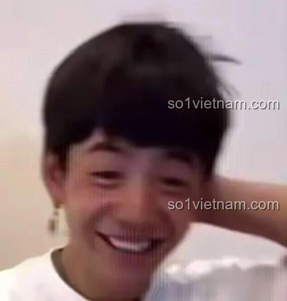 Cận cảnh phần đầu của Robot Vidar JIESTAR 58145, nổi bật với các chi tiết giáp và mắt màu tím.