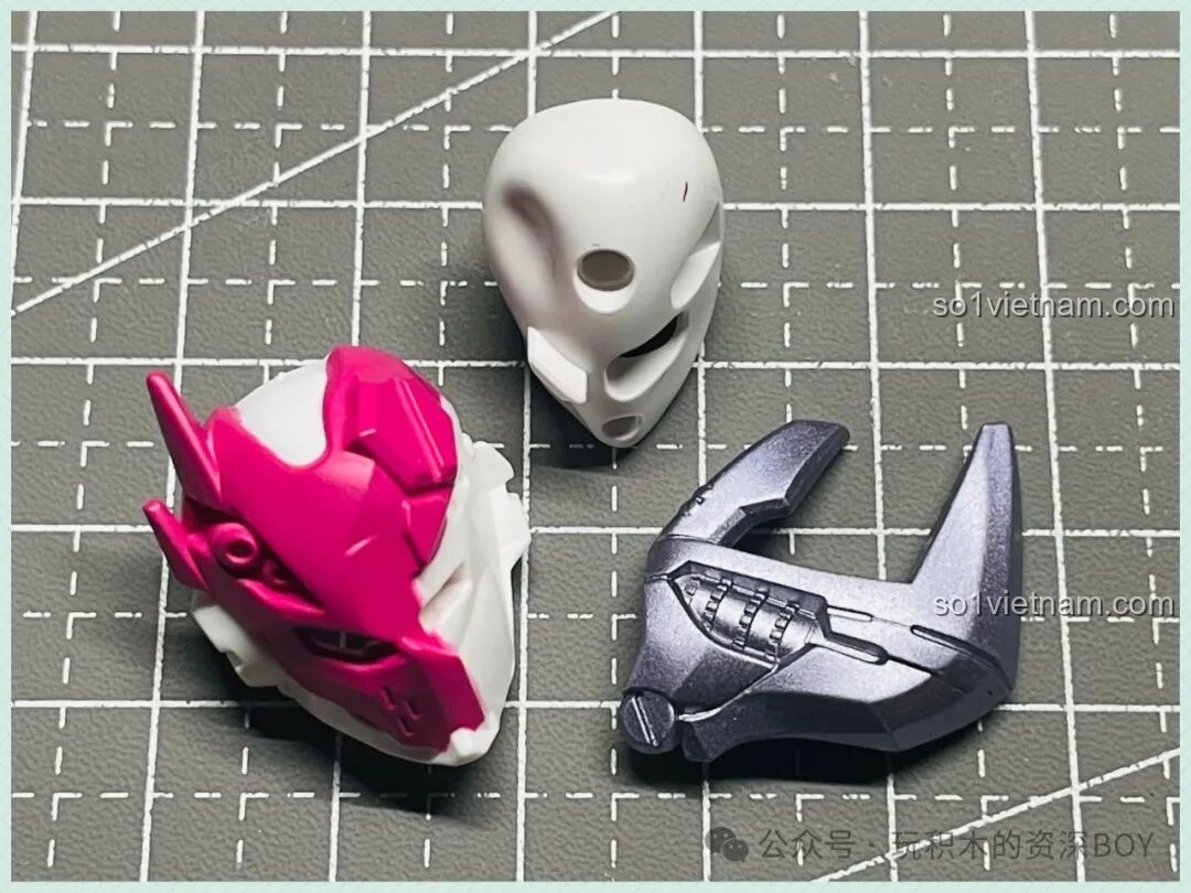 Chi tiết phần đầu của mô hình Valvarad BLOKEES Kamen Rider, thể hiện thiết kế tinh xảo và chất liệu cao cấp.