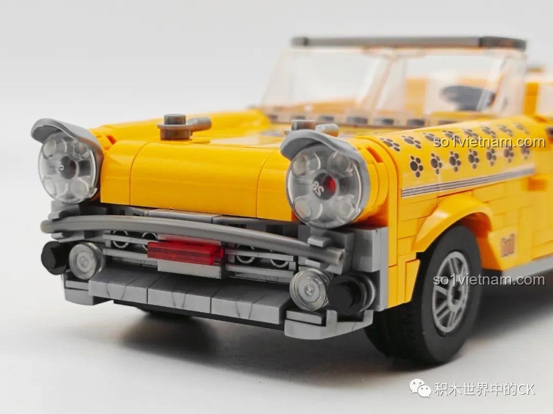 Chi tiết phần đầu xe của bộ lắp ráp Balody 20141, với đèn pha và lưới tản nhiệt được làm rất tỉ mỉ.