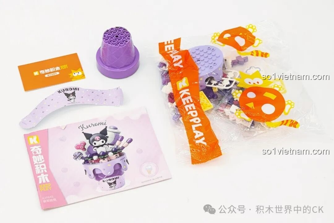 Chi tiết đế kem của mô hình Kuromi K20845, với họa tiết ngôi sao và logo Kuromi.