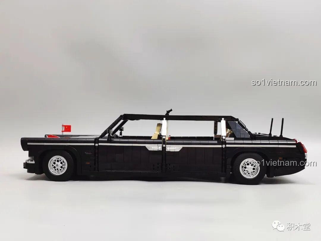 Cận cảnh đèn pha tròn và đèn xi nhan vuông của mô hình Zhimeng Tree T5043 Xe Lễ Tân Hồng Kỳ.