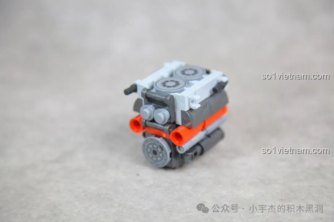 Góc nhìn khác của khối động cơ trong bộ lắp ráp Cỗ xe tăng huyền thoại Panther, thể hiện sự phức tạp và chi tiết.