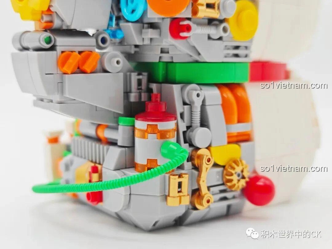 Cận cảnh chi tiết đuôi của Mèo Thần Tài Nửa Robot NiceBrick 200619, với thiết kế đơn giản nhưng hài hòa, hoàn thiện tổng thể mô hình.