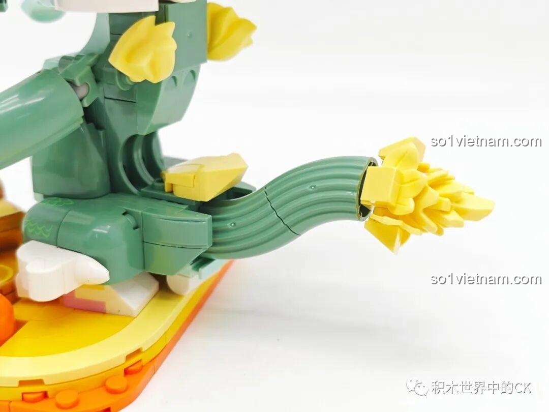 Cận cảnh chi tiết phần đuôi của mô hình Rồng Xanh Tụ Bảo Keeppley K19910.