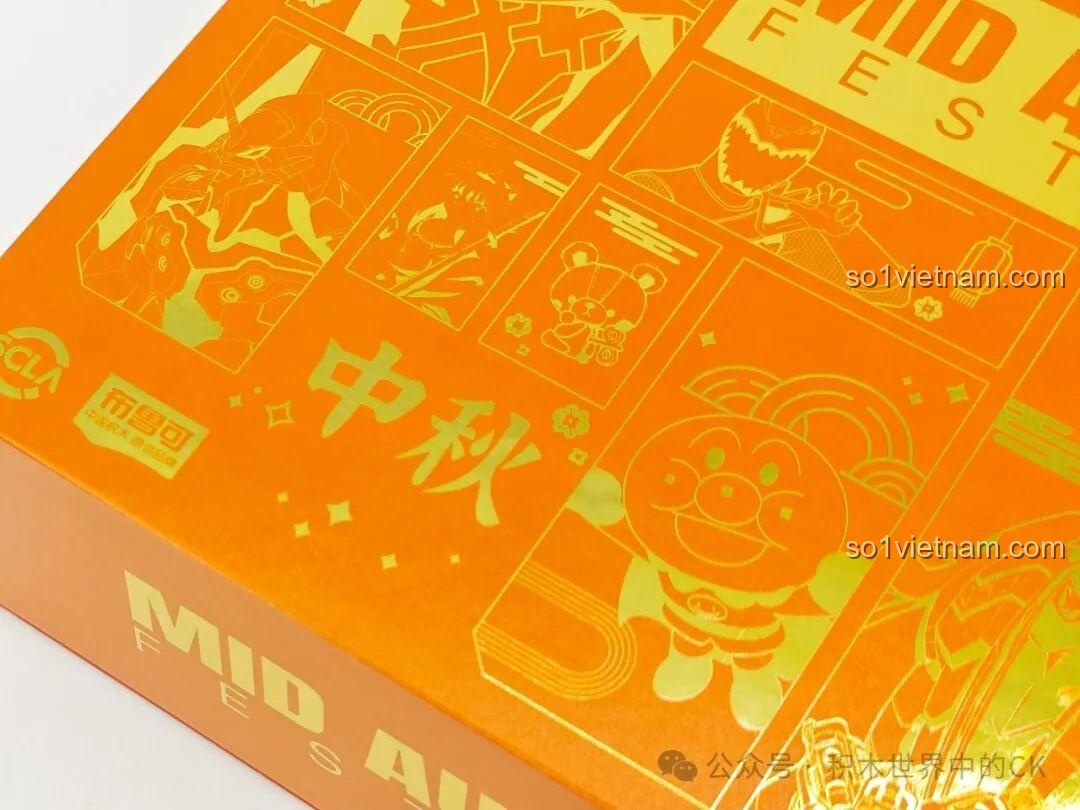 Cận cảnh chi tiết ép kim vàng trên hộp quà Trung Thu Ultraman và Kamen Rider, thể hiện sự cao cấp của bộ đồ chơi.