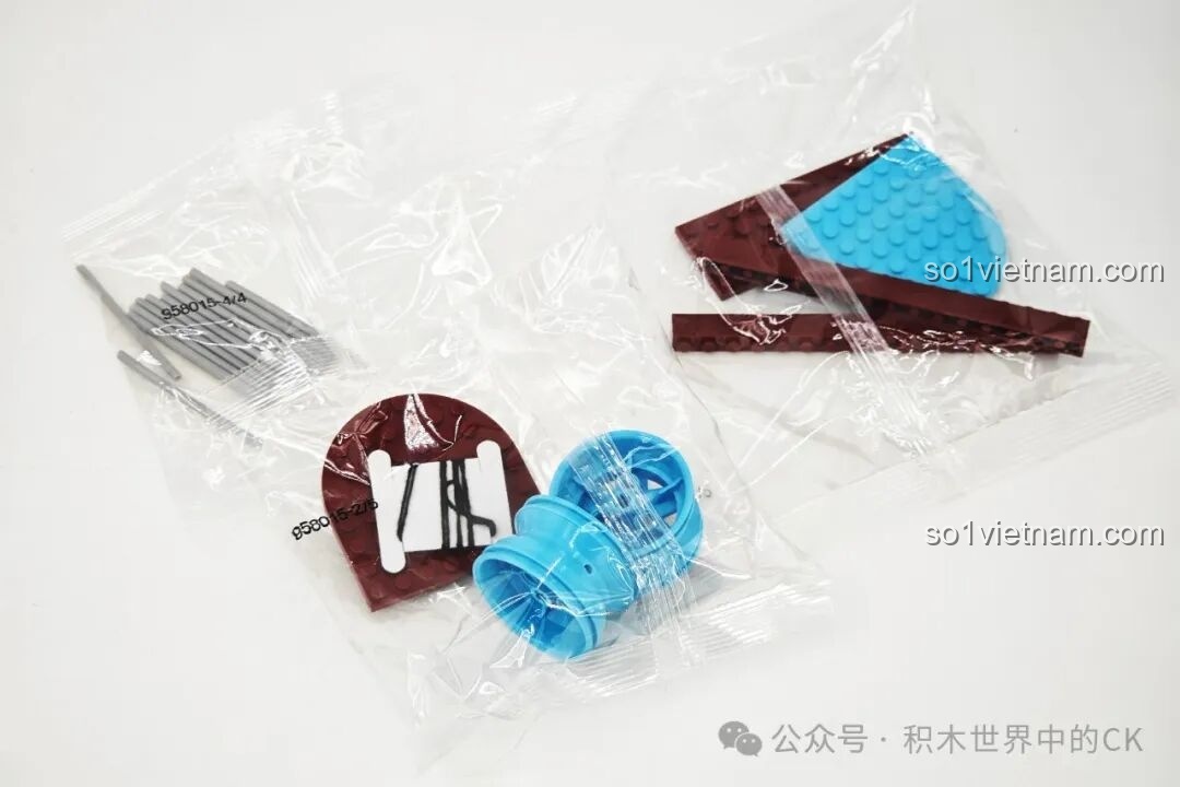 Cận cảnh các chi tiết gạch đặc biệt trong bộ lắp ráp Phi thuyền Steampunk ZHEGAO 958015, chất liệu nhựa ABS cao cấp.