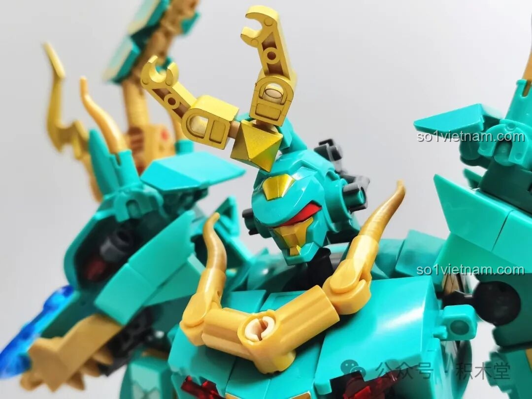 Cận cảnh phần giáp váy bên hông của Thanh Long Cơ Giáp M38-B1235, với đường nét uyển chuyển. Đồ chơi mô hình Cơ Giáp Rồng Xanh M38B1235 siêu tiết kiệm.