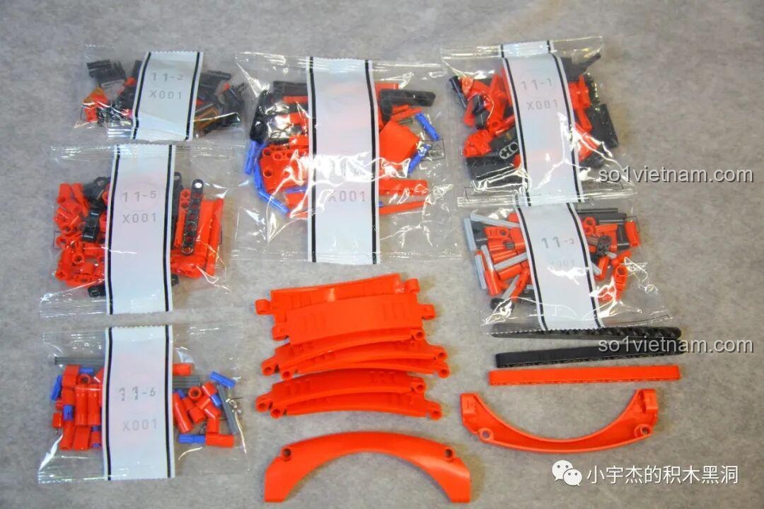 Các túi chi tiết nhỏ thuộc gói số 11 của bộ CBOX X001, chứa các mảnh ghép cuối cùng để hoàn thiện mui xe và các chi tiết nhỏ.