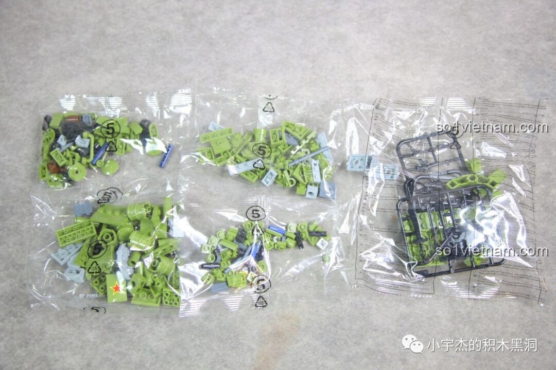 Các túi chi tiết được đánh số 5, dùng để lắp ráp tháp pháo và các chi tiết cuối cùng của xe tăng T-34.