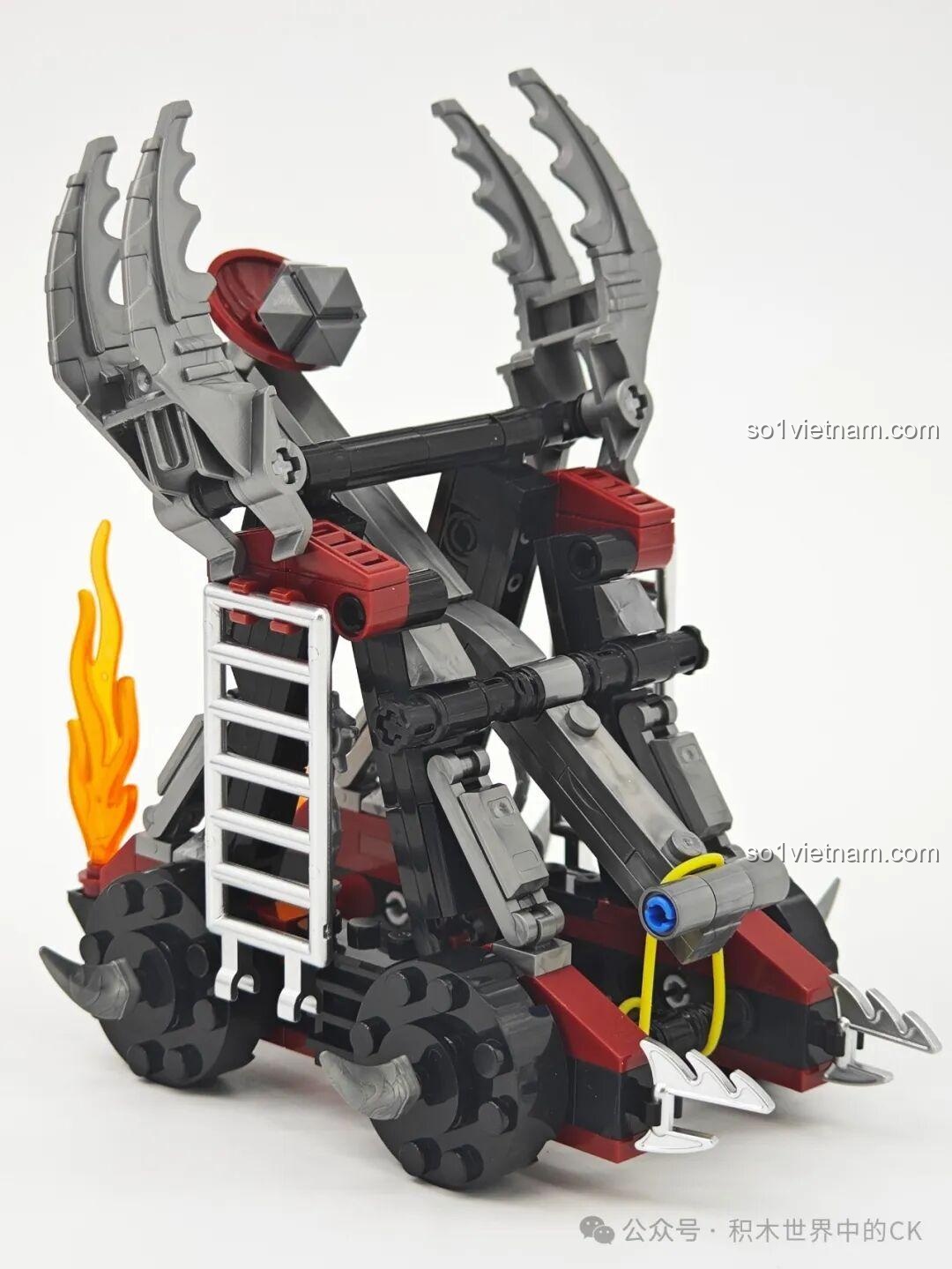 Cận cảnh chi tiết in trên nhân vật tướng lĩnh Decool từ bên cạnh