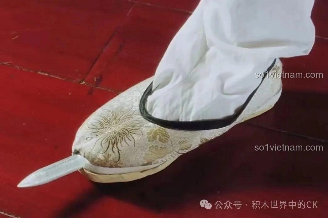 Cận cảnh khớp hông của Robot Vidar JIESTAR 58145, với các chi tiết màu đỏ và bạc tạo điểm nhấn.