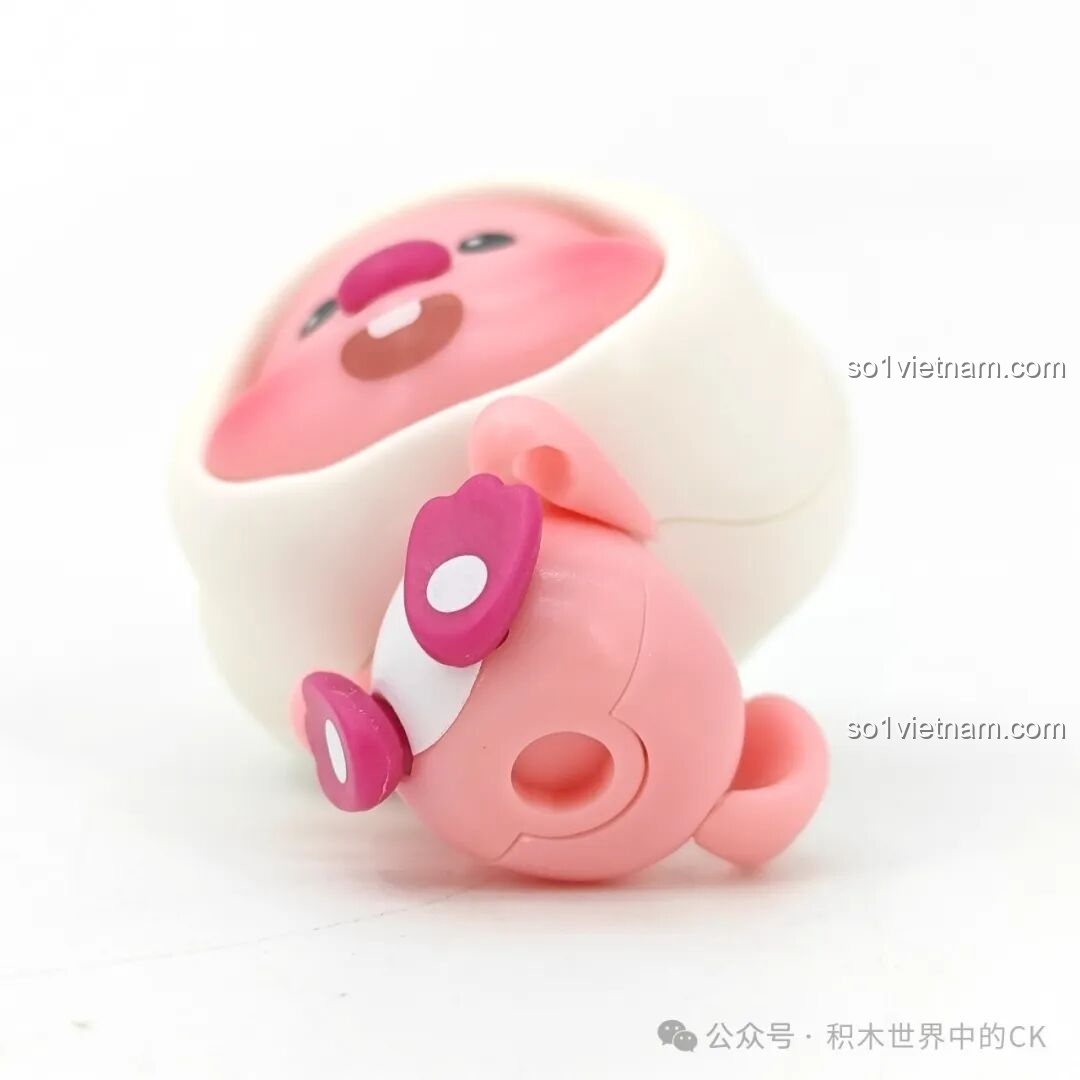 Chi tiết phần khớp nối ở dưới của minifigure Loopy, cho phép gắn nhân vật vào các khối lắp ráp một cách chắc chắn.