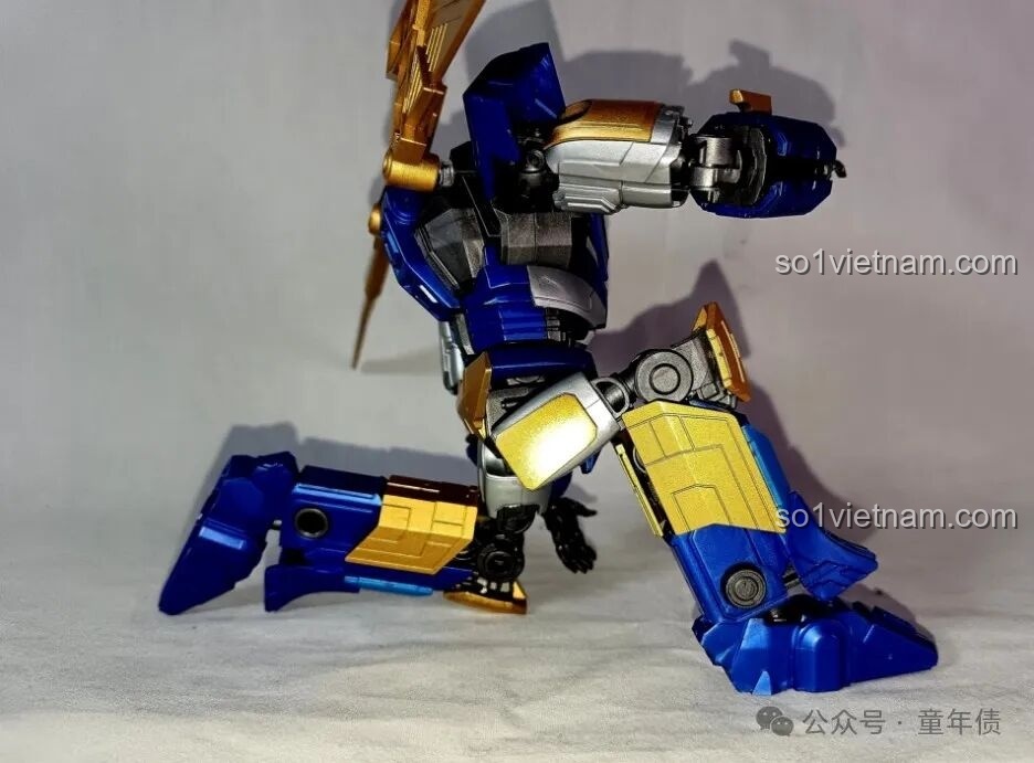 Chi tiết khớp tay của mô hình Sentinel Prime, một phần quan trọng trong bài đánh giá Blokees 71164 về độ linh hoạt.