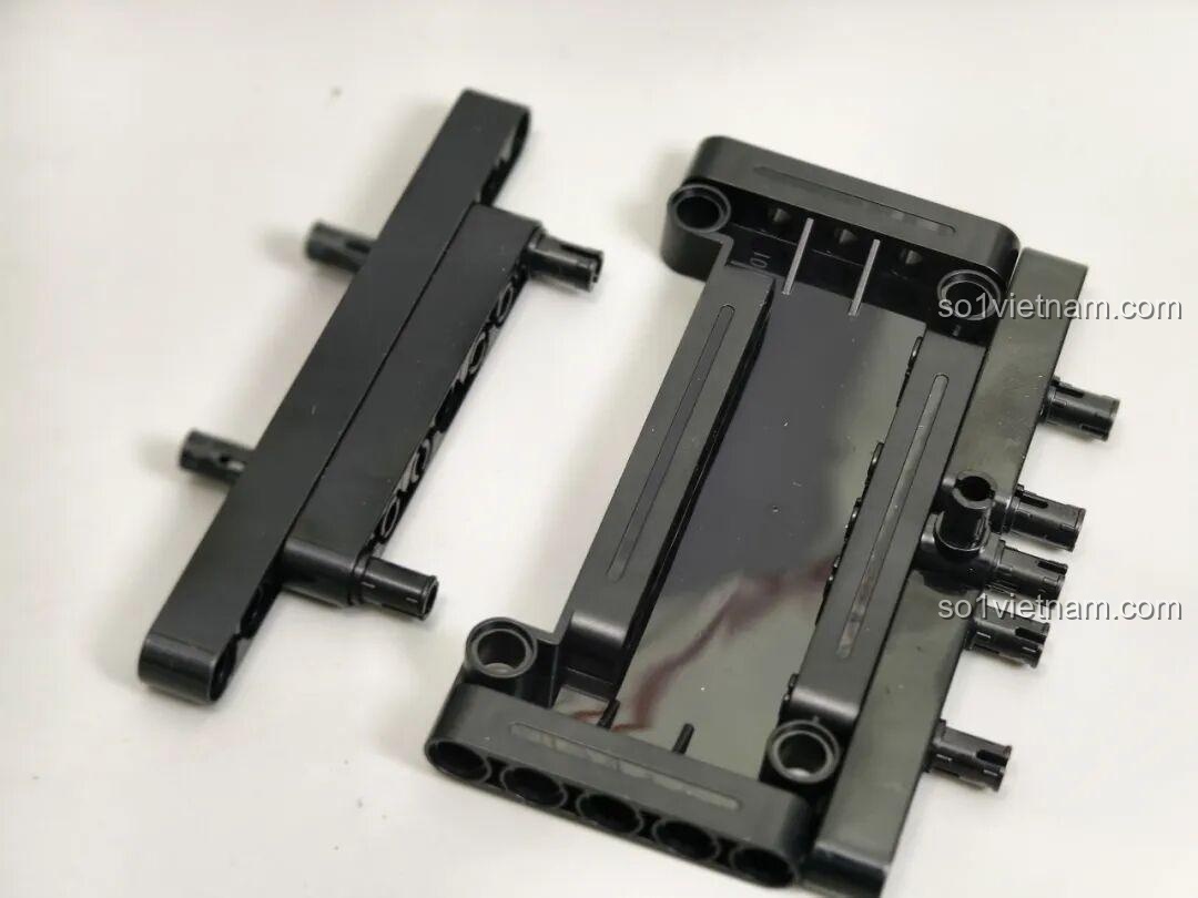 Các chi tiết khung gầm đặc biệt của Reobrix 11010 Maserati GranTurismo, cho thấy sự chắc chắn.