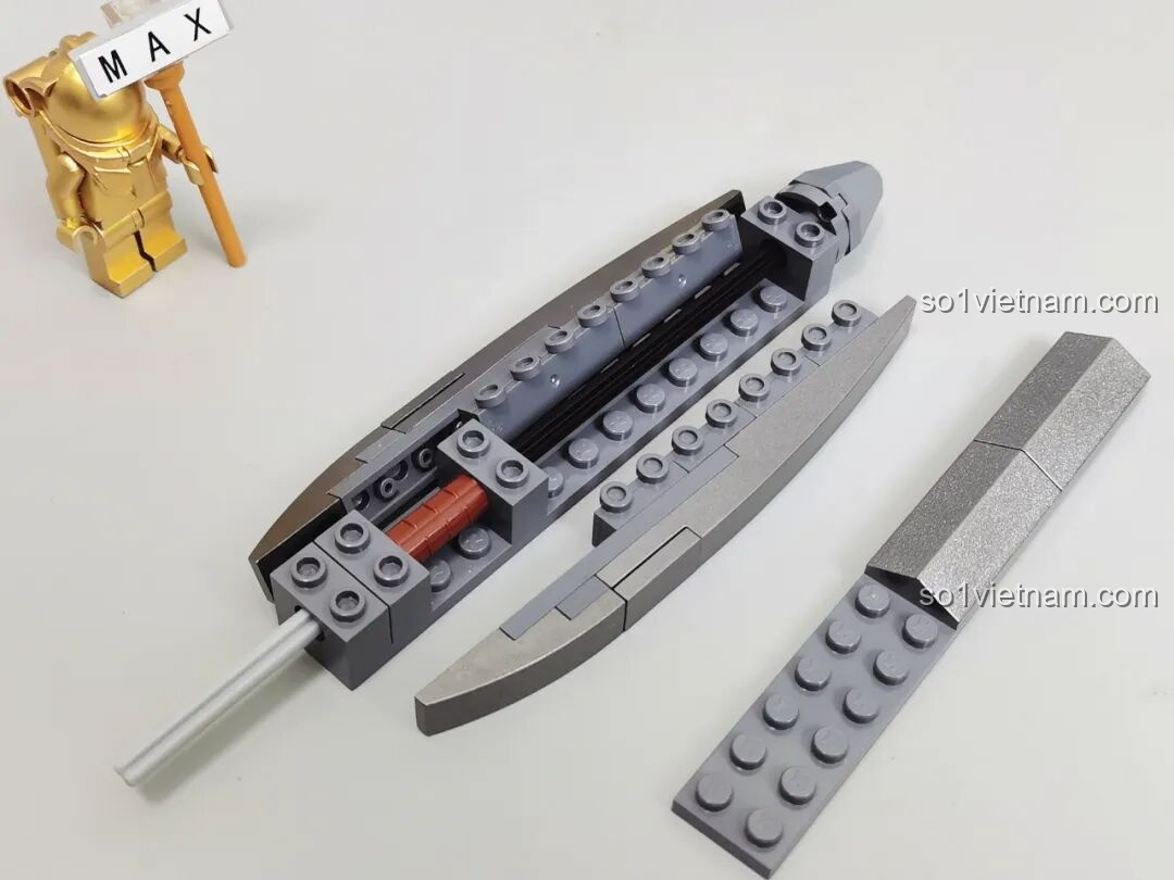 Công đoạn lắp ráp các chi tiết lớp vỏ ngoài được mạ bạc sáng bóng cho mô hình máy bay J-16D Keeppley 23036.