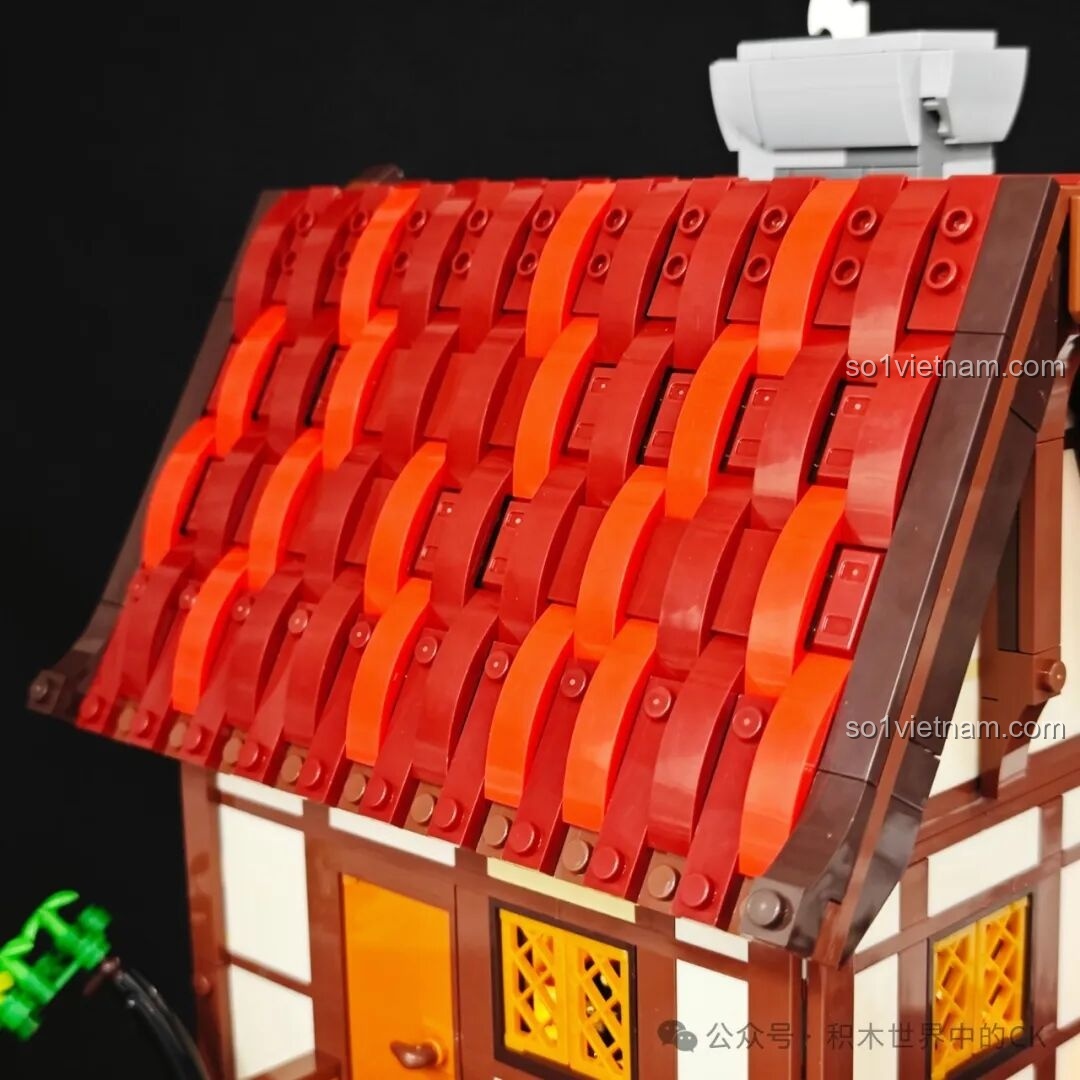 Chi tiết phần mái ngói màu đỏ của bộ lắp ghép Funwhole F9040, các lớp ngói được xếp chồng lên nhau một cách tinh tế.