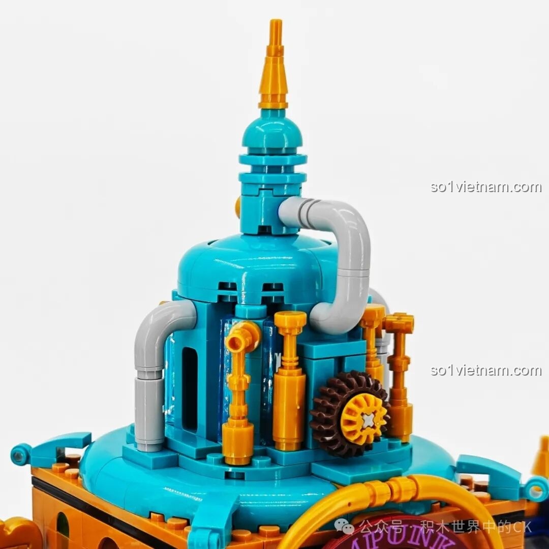 Cận cảnh phần mái vòm trên đỉnh tháp đồng hồ của ZHEGAO 958013, với các đường ống và bánh răng đặc trưng.